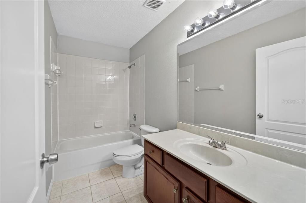 Activo con contrato: $534,900 (4 camas, 3 baños, 3423 Pies cuadrados)