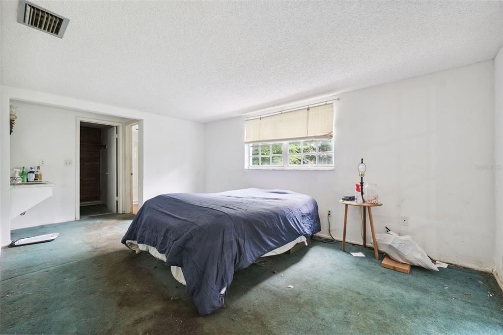 待售: $225,000 (4 贝兹, 3 浴室, 2047 平方英尺)