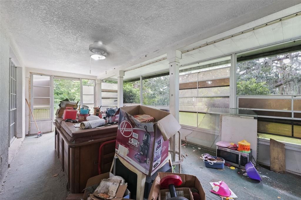 待售: $225,000 (4 贝兹, 3 浴室, 2047 平方英尺)