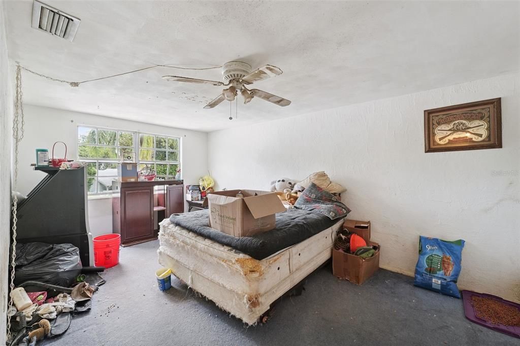 待售: $225,000 (4 贝兹, 3 浴室, 2047 平方英尺)