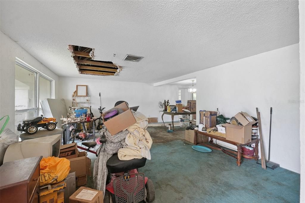 待售: $225,000 (4 贝兹, 3 浴室, 2047 平方英尺)