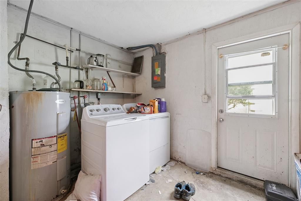 待售: $225,000 (4 贝兹, 3 浴室, 2047 平方英尺)