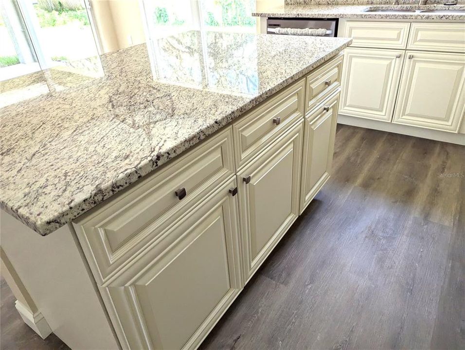 For Sale: $315,000 (3 beds, 2 baths, 1401 Square Feet)