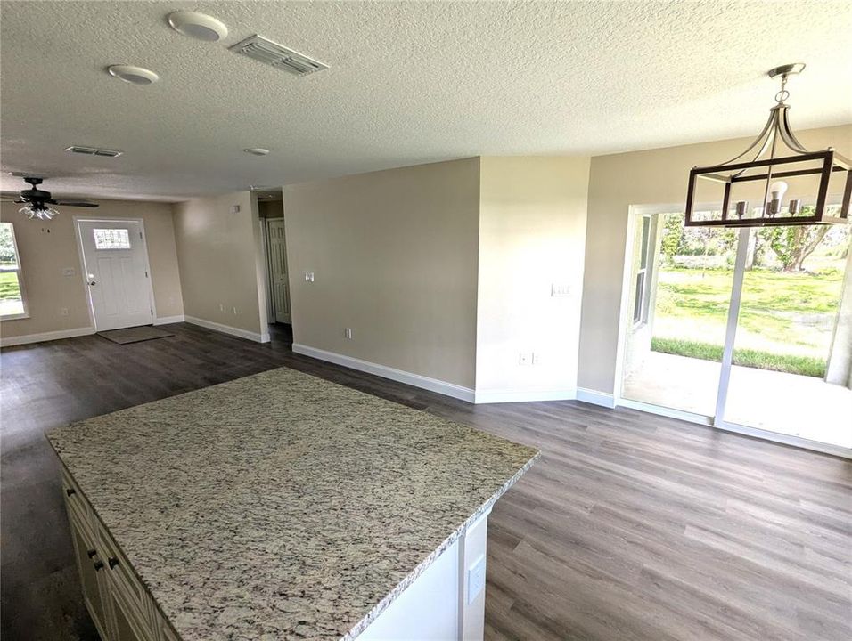 For Sale: $315,000 (3 beds, 2 baths, 1401 Square Feet)