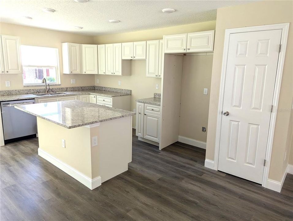 For Sale: $315,000 (3 beds, 2 baths, 1401 Square Feet)