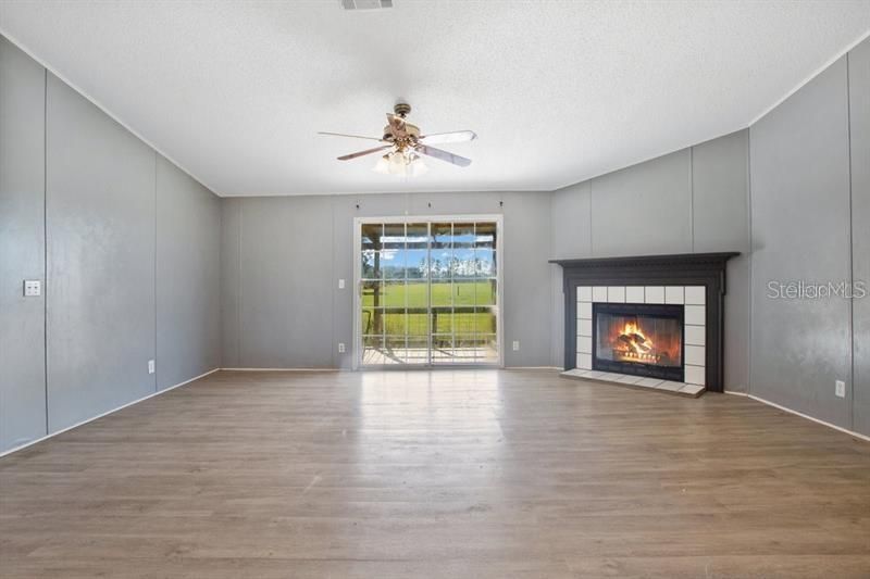 На продажу: $289,000 (4 спален, 2 ванн, 2050 Квадратных фут)