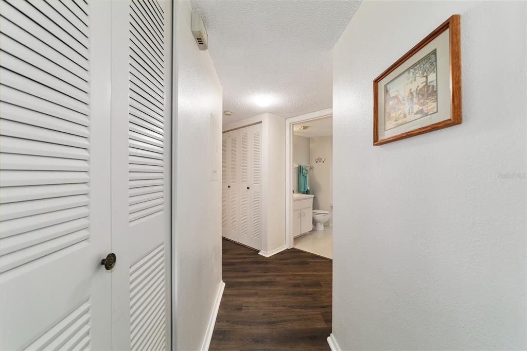 На продажу: $139,900 (2 спален, 2 ванн, 840 Квадратных фут)