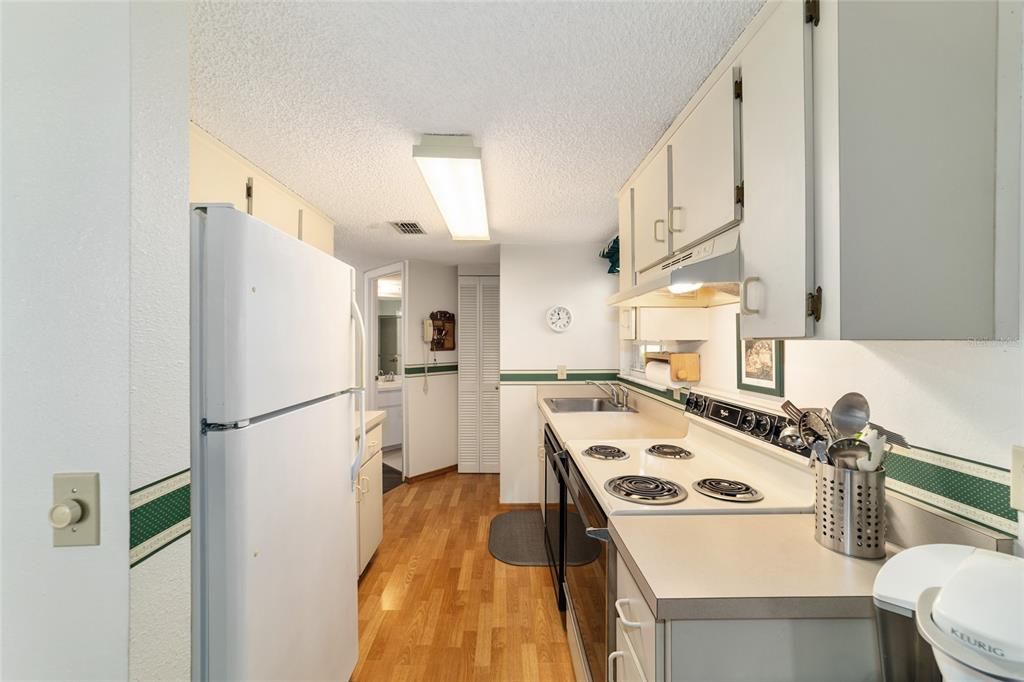 На продажу: $139,900 (2 спален, 2 ванн, 840 Квадратных фут)