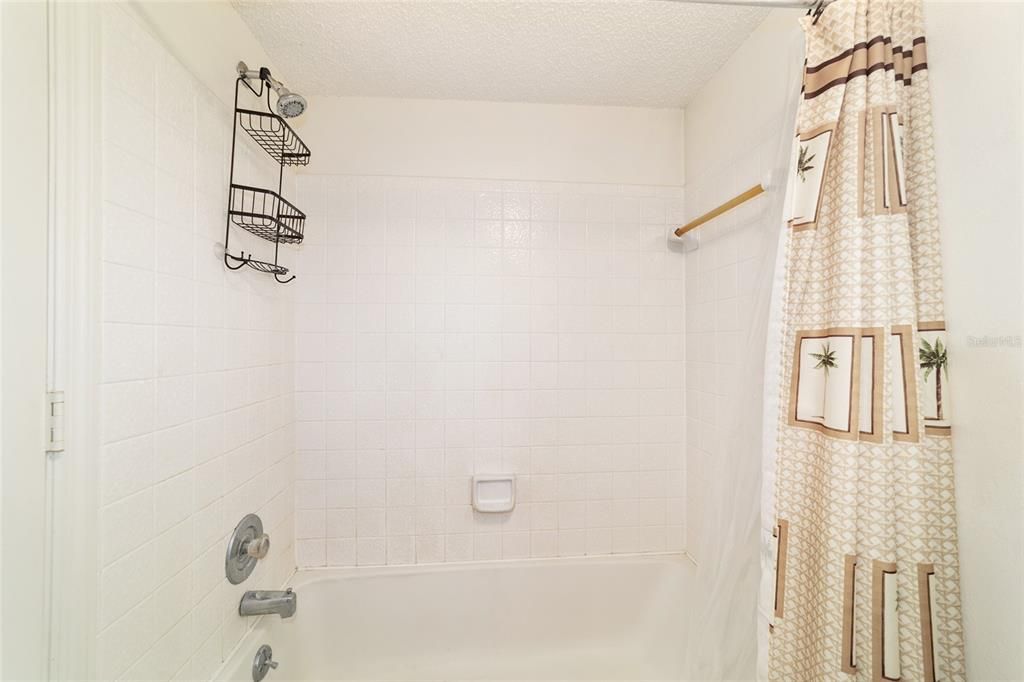 На продажу: $139,900 (2 спален, 2 ванн, 840 Квадратных фут)