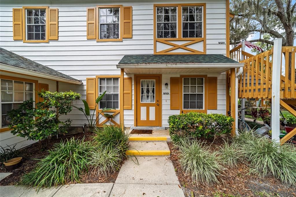 На продажу: $139,900 (2 спален, 2 ванн, 840 Квадратных фут)