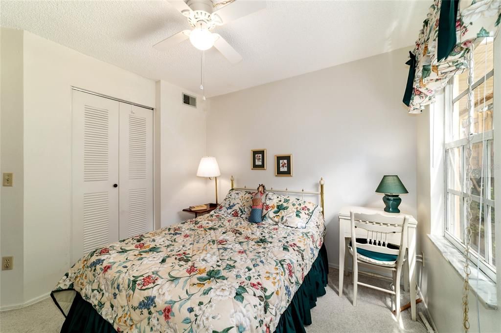 На продажу: $139,900 (2 спален, 2 ванн, 840 Квадратных фут)