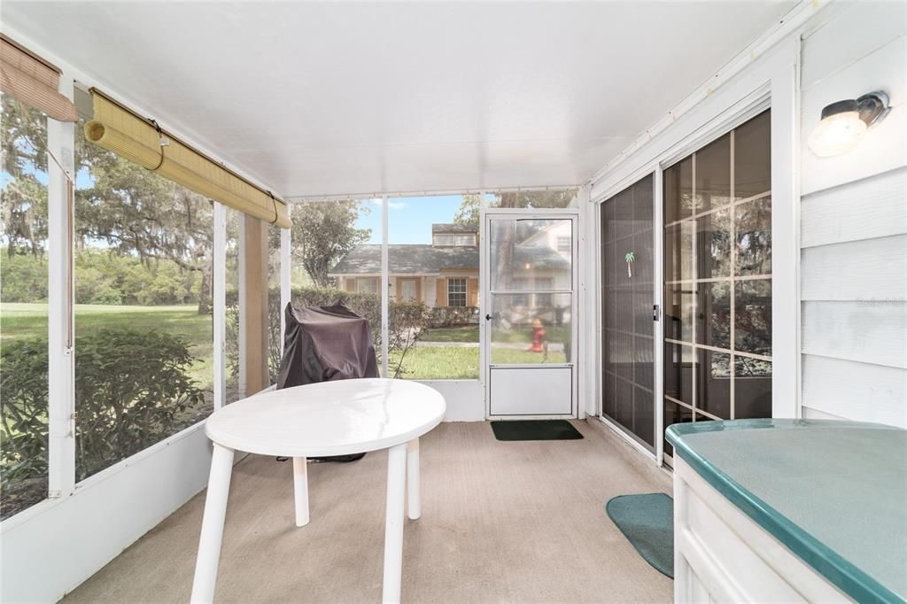 На продажу: $139,900 (2 спален, 2 ванн, 840 Квадратных фут)