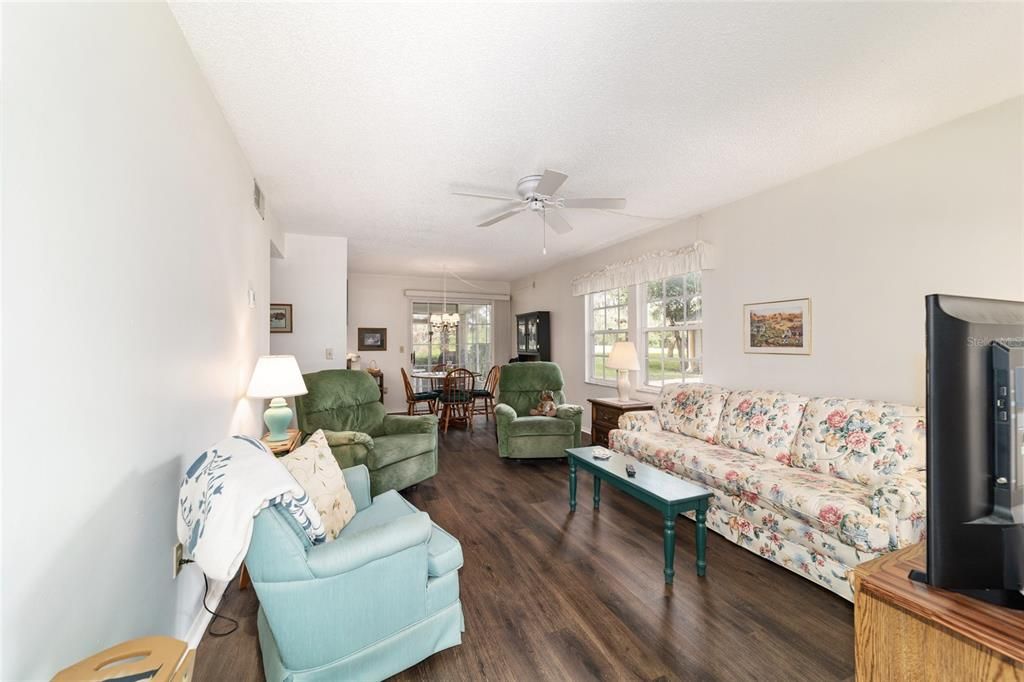 На продажу: $139,900 (2 спален, 2 ванн, 840 Квадратных фут)