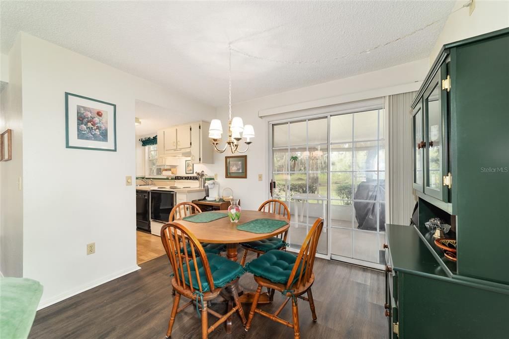 На продажу: $139,900 (2 спален, 2 ванн, 840 Квадратных фут)