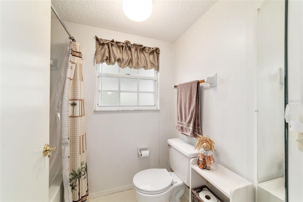 На продажу: $139,900 (2 спален, 2 ванн, 840 Квадратных фут)