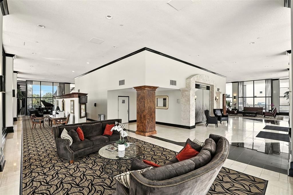 For Sale: $219,000 (1 beds, 1 baths, 799 Square Feet)