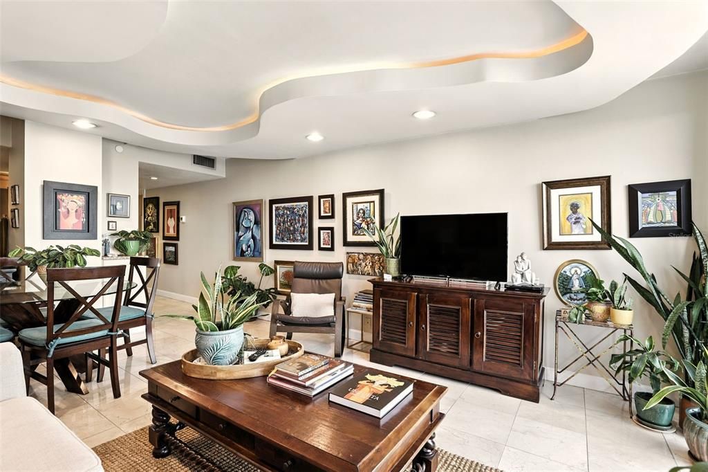 For Sale: $219,000 (1 beds, 1 baths, 799 Square Feet)