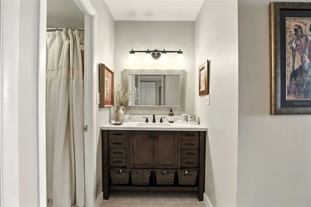 For Sale: $219,000 (1 beds, 1 baths, 799 Square Feet)