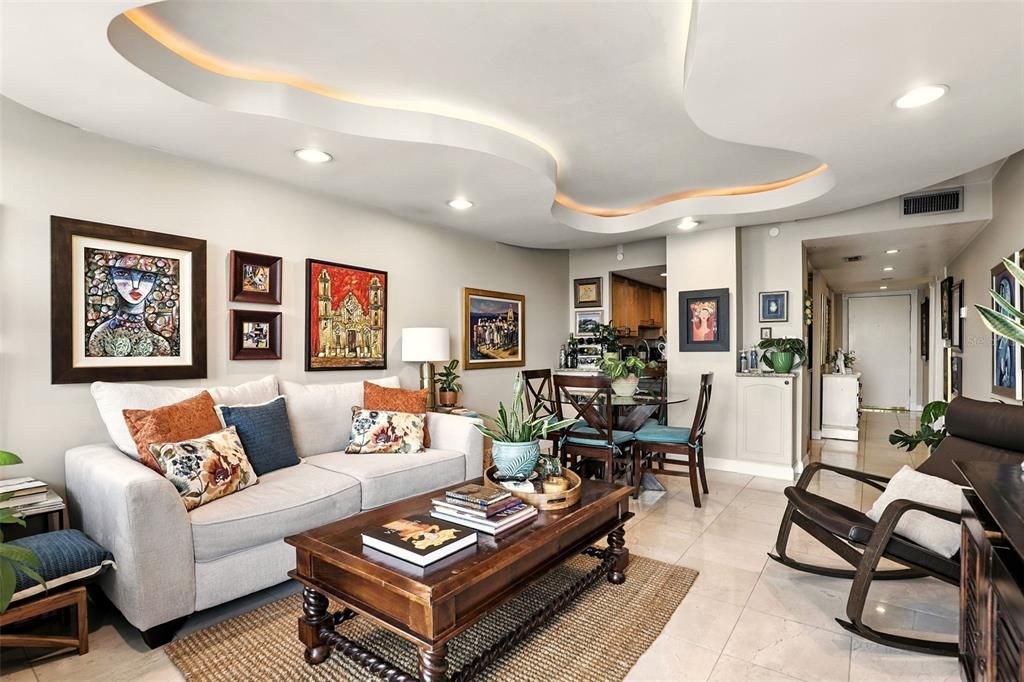 For Sale: $219,000 (1 beds, 1 baths, 799 Square Feet)