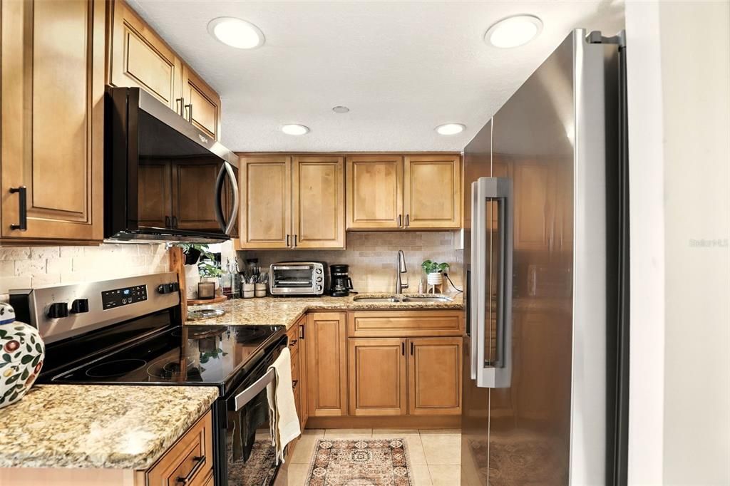 For Sale: $219,000 (1 beds, 1 baths, 799 Square Feet)