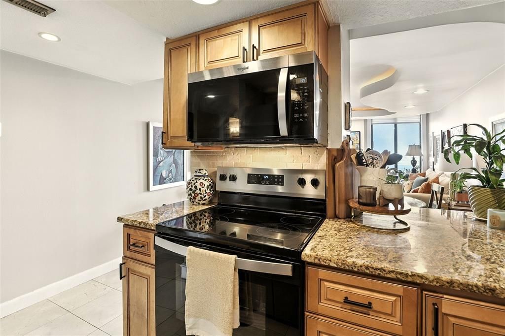 For Sale: $219,000 (1 beds, 1 baths, 799 Square Feet)