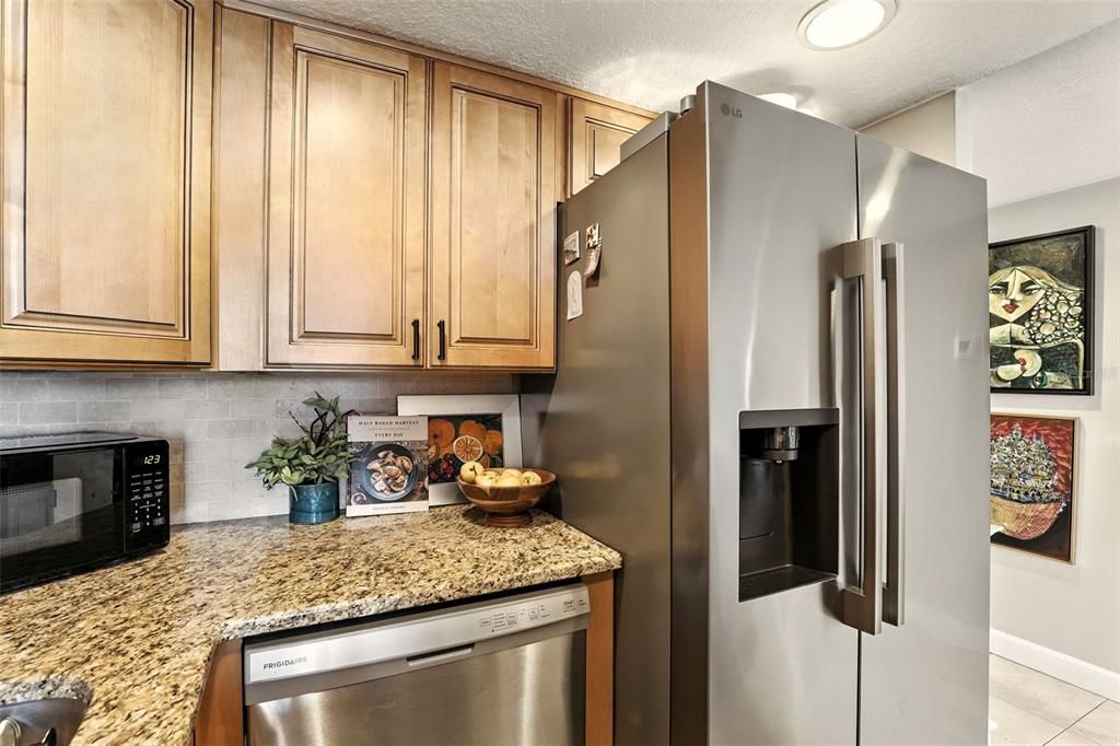 For Sale: $219,000 (1 beds, 1 baths, 799 Square Feet)