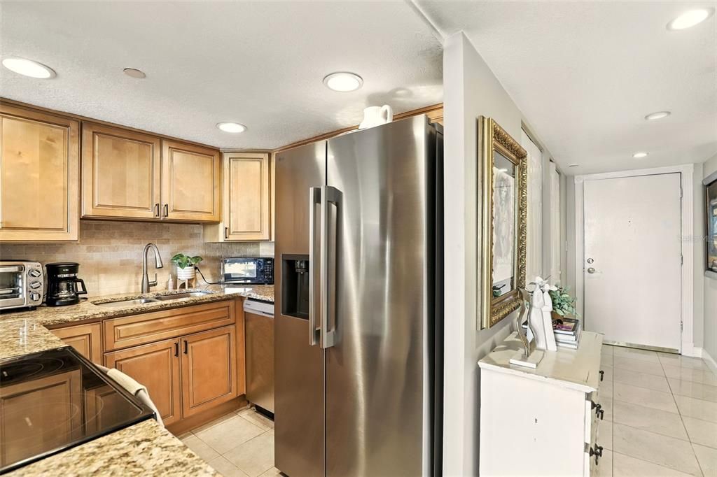 For Sale: $219,000 (1 beds, 1 baths, 799 Square Feet)