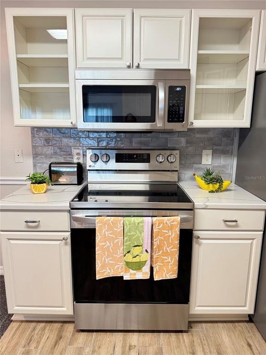 Под контрактом: $140,000 (1 спален, 1 ванн, 825 Квадратных фут)