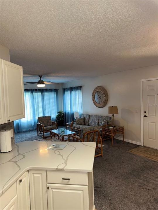 Под контрактом: $140,000 (1 спален, 1 ванн, 825 Квадратных фут)