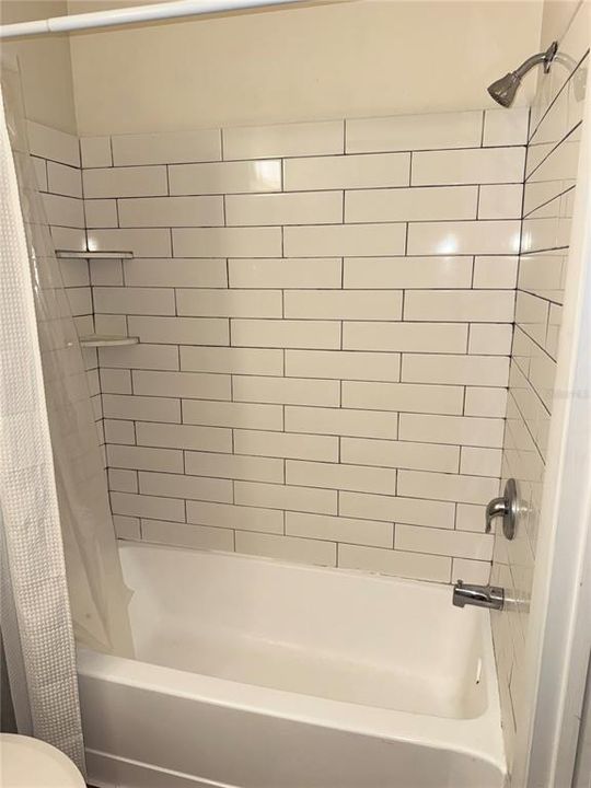 Под контрактом: $140,000 (1 спален, 1 ванн, 825 Квадратных фут)