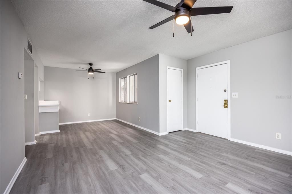 待售: $94,900 (1 贝兹, 1 浴室, 702 平方英尺)