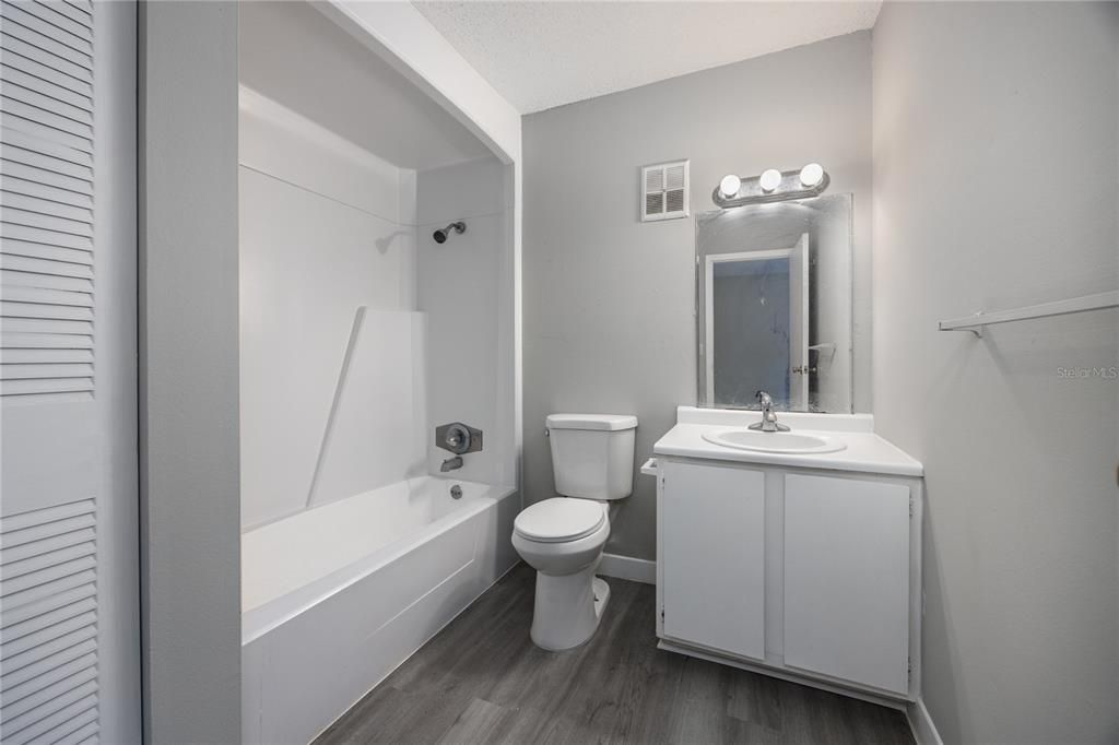 待售: $94,900 (1 贝兹, 1 浴室, 702 平方英尺)