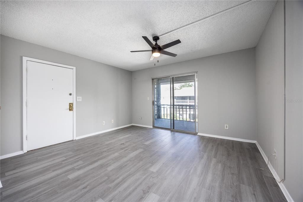 待售: $94,900 (1 贝兹, 1 浴室, 702 平方英尺)