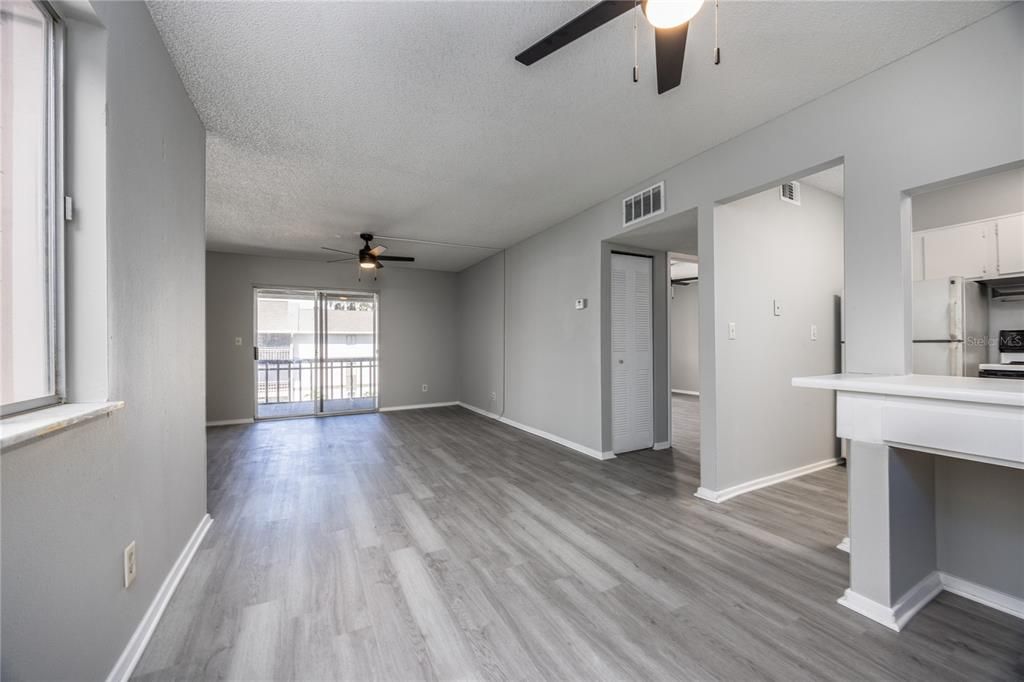 待售: $94,900 (1 贝兹, 1 浴室, 702 平方英尺)