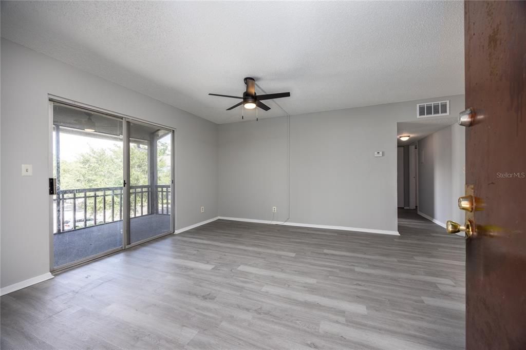 待售: $94,900 (1 贝兹, 1 浴室, 702 平方英尺)