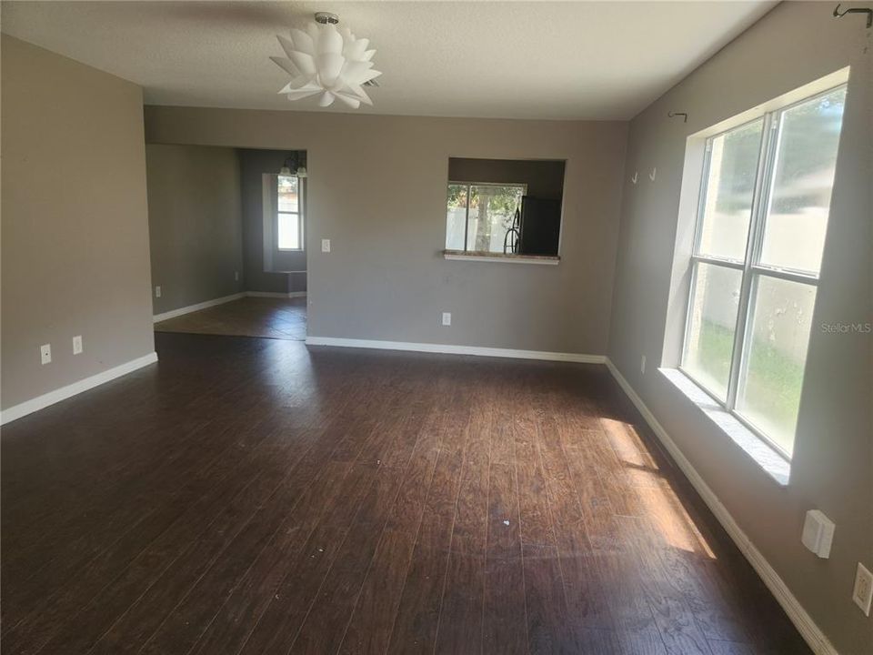 Activo con contrato: $224,100 (4 camas, 2 baños, 1494 Pies cuadrados)