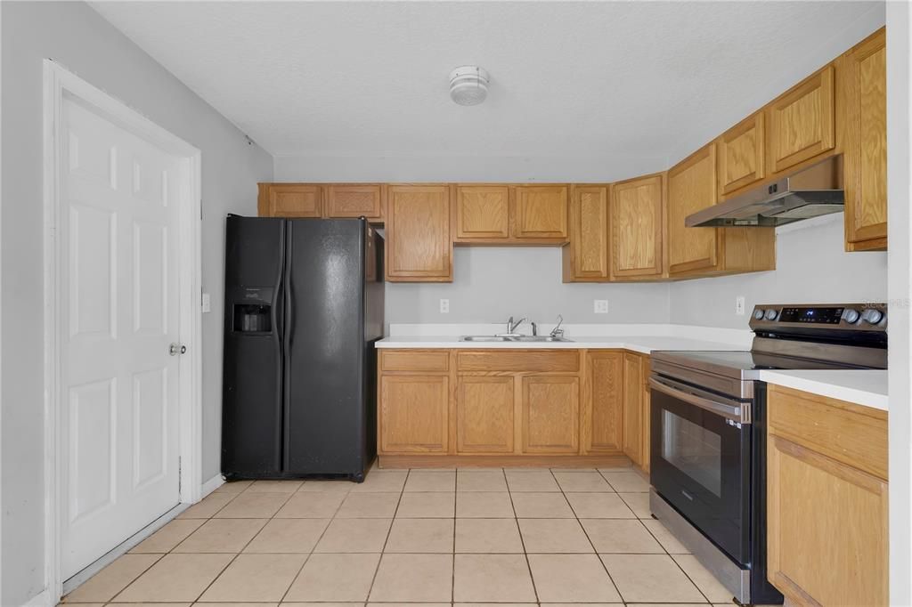 Activo con contrato: $230,000 (3 camas, 2 baños, 1293 Pies cuadrados)