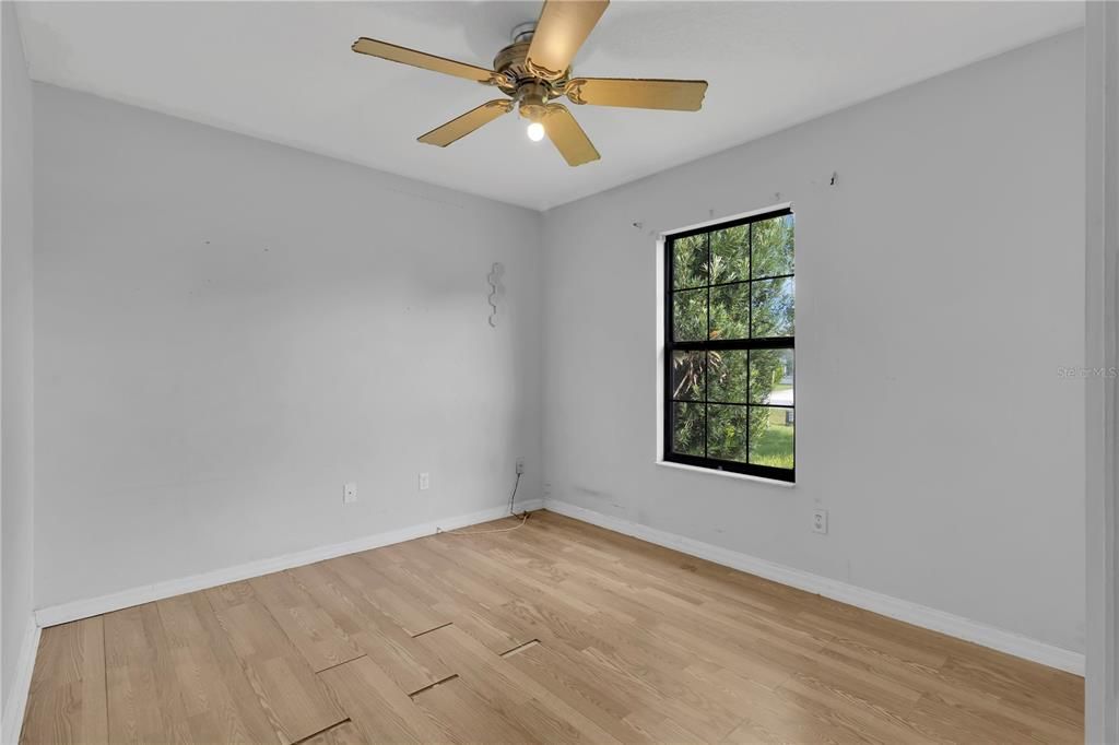 Activo con contrato: $230,000 (3 camas, 2 baños, 1293 Pies cuadrados)