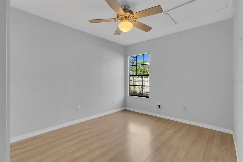 Activo con contrato: $230,000 (3 camas, 2 baños, 1293 Pies cuadrados)