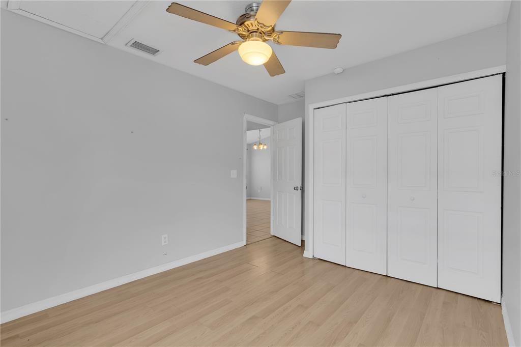 Activo con contrato: $230,000 (3 camas, 2 baños, 1293 Pies cuadrados)