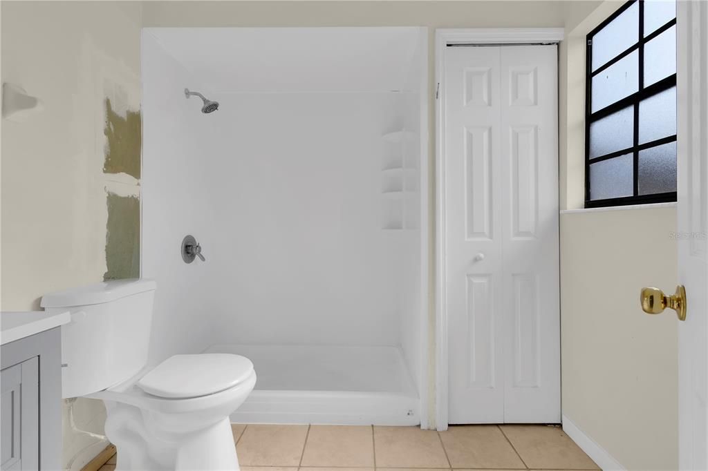 Activo con contrato: $230,000 (3 camas, 2 baños, 1293 Pies cuadrados)