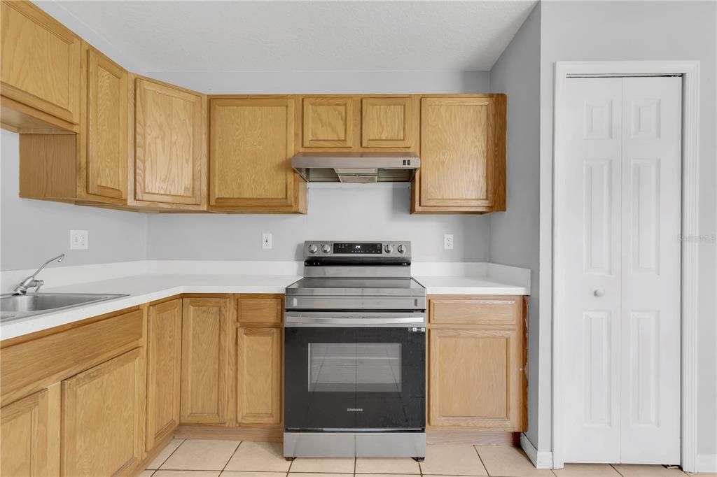 Activo con contrato: $230,000 (3 camas, 2 baños, 1293 Pies cuadrados)