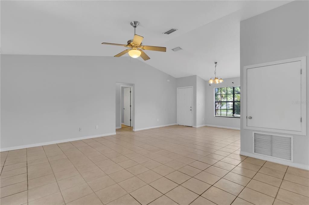 Activo con contrato: $230,000 (3 camas, 2 baños, 1293 Pies cuadrados)