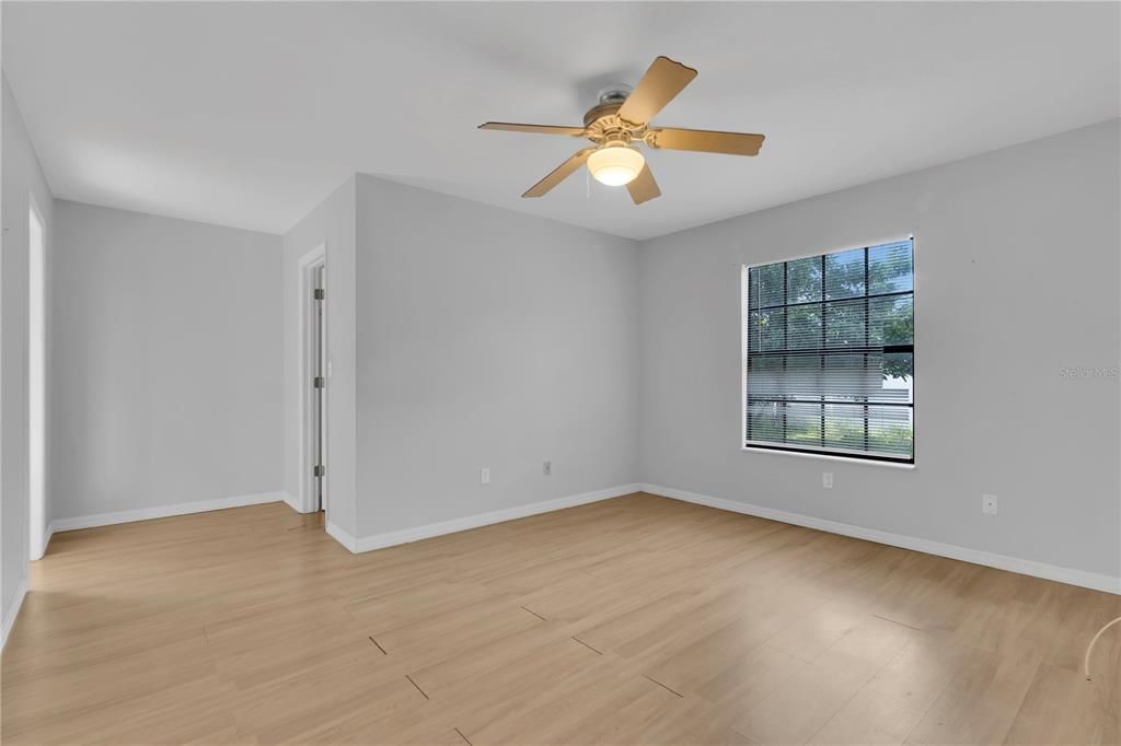 Activo con contrato: $230,000 (3 camas, 2 baños, 1293 Pies cuadrados)