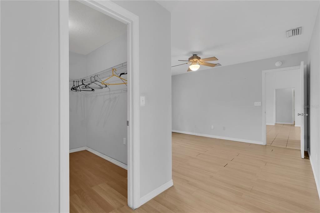 Activo con contrato: $230,000 (3 camas, 2 baños, 1293 Pies cuadrados)