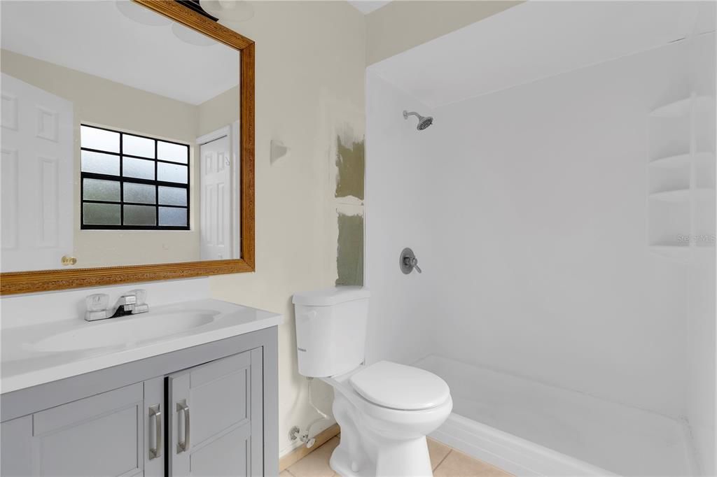 Activo con contrato: $230,000 (3 camas, 2 baños, 1293 Pies cuadrados)