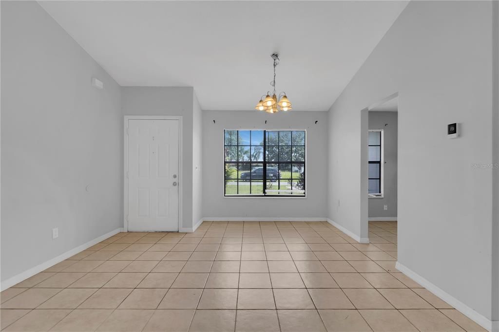 Activo con contrato: $230,000 (3 camas, 2 baños, 1293 Pies cuadrados)