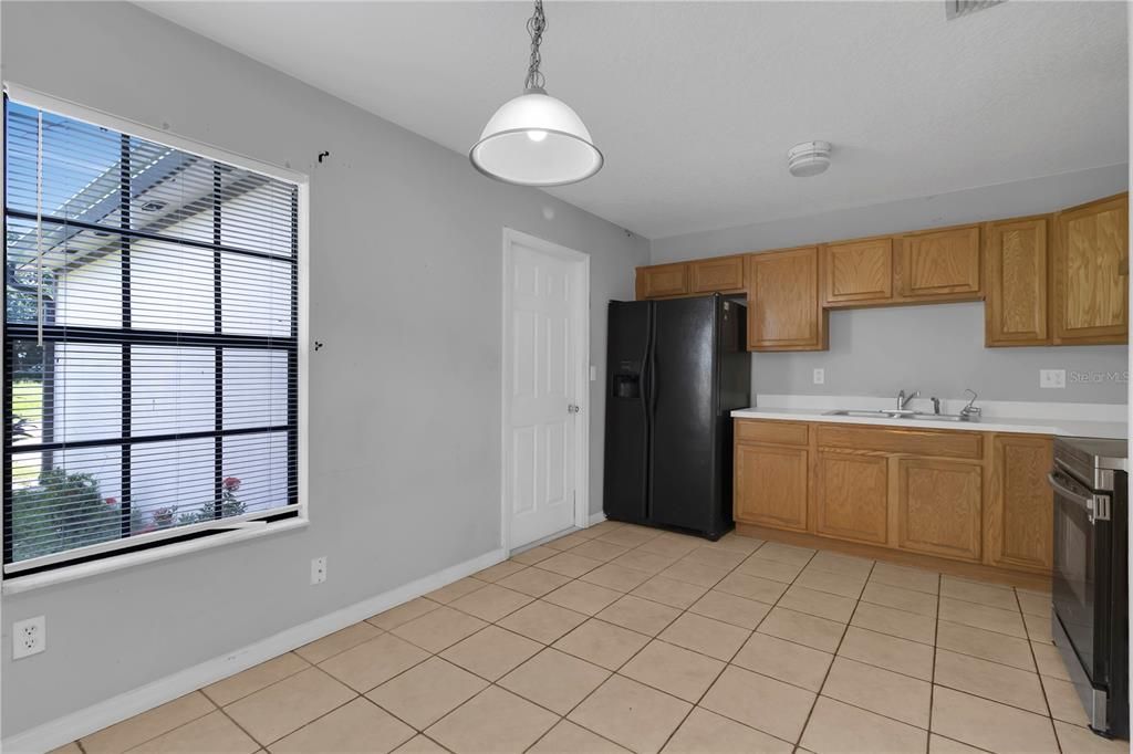 Activo con contrato: $230,000 (3 camas, 2 baños, 1293 Pies cuadrados)