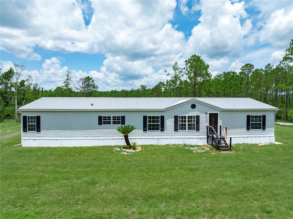 Recently Sold: $465,000 (4 beds, 3 baths, 2356 Square Feet)