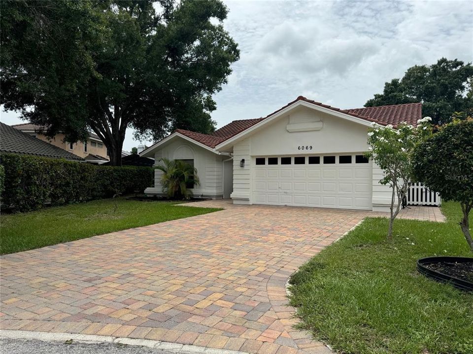 Active With Contract: $529,900 (3 beds, 2 baths, 1814 Square Feet)